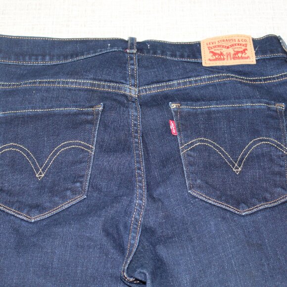 NWOT Levi's Women’s Size 10 Classic Bootcut Dark Blue Jeans - Picture 3 of 8